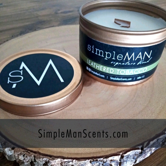 Hand-poured, crackling wick 8oz candles - Picture 1 of 10